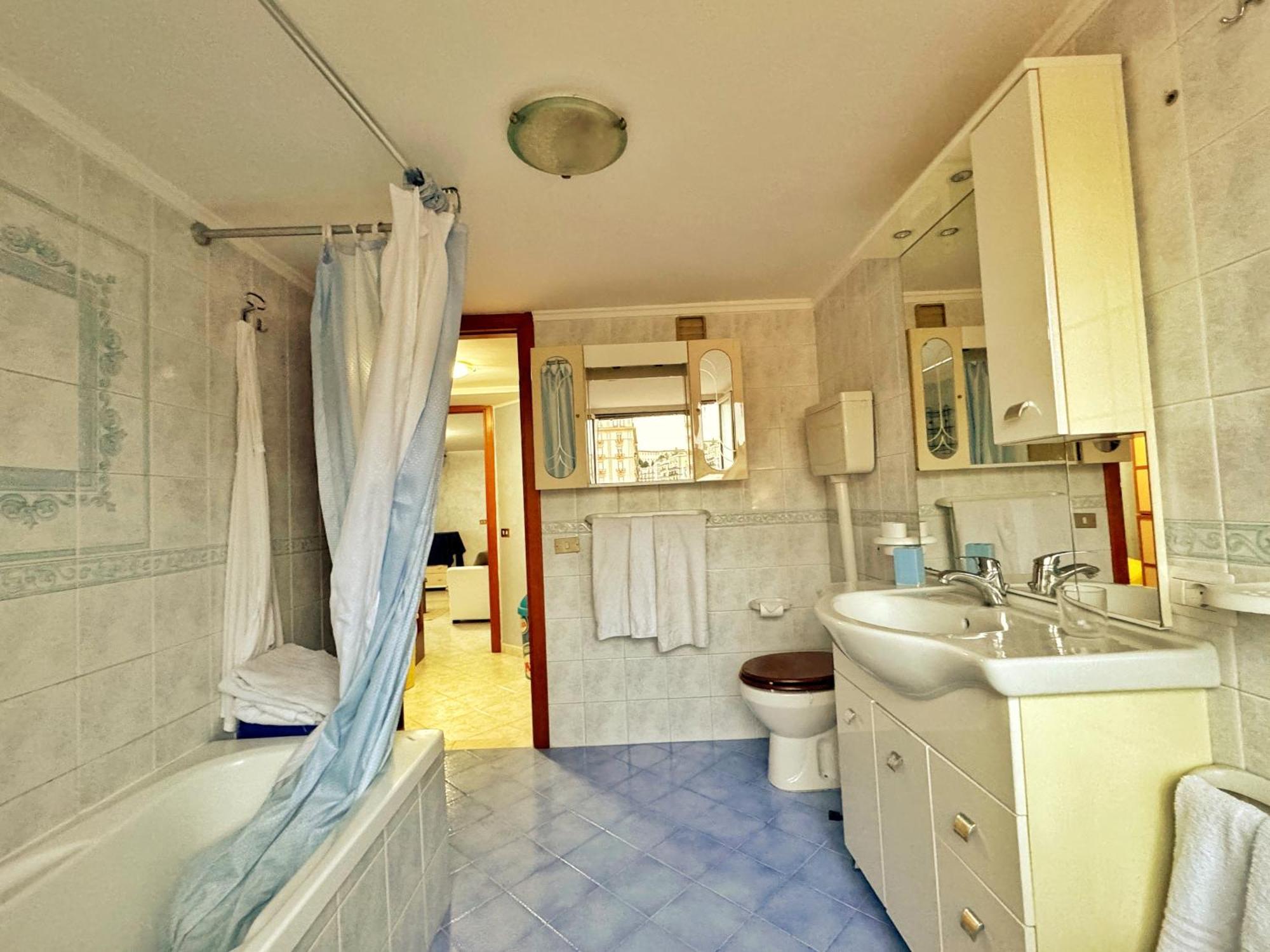 Laura House Apartment Наполи Екстериор снимка