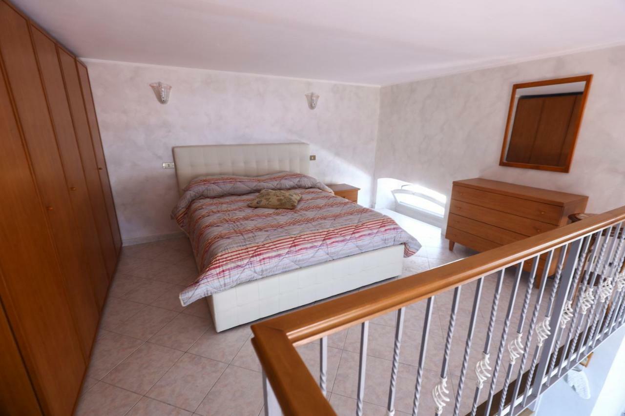 Laura House Apartment Наполи Екстериор снимка