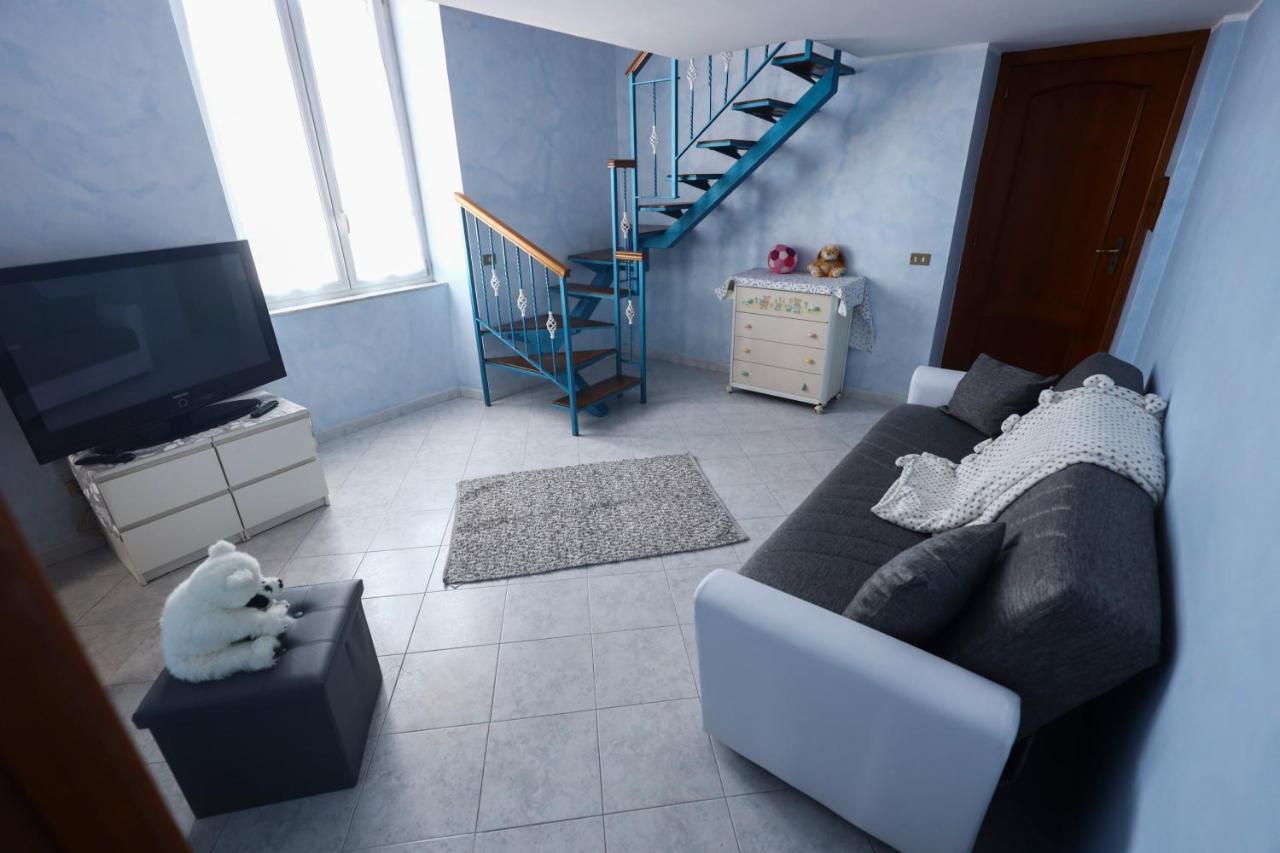 Laura House Apartment Наполи Екстериор снимка
